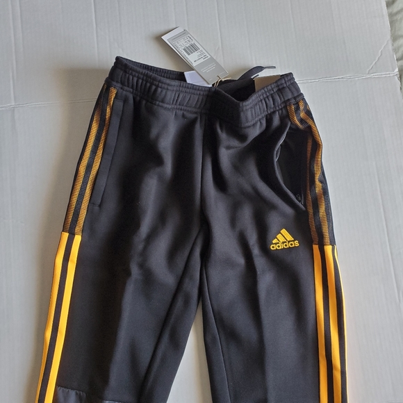 Adidas Youth Tiro Cargo Pants, Black & Yellow, Medium - Picture 5 of 6